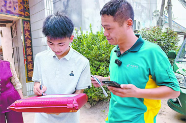  菏泽18岁少年圆了国防科大梦，全村都为他鼓掌！ 