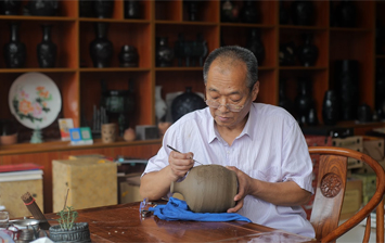 菏泽黑陶匠人王保祥：专功技艺三十载 终成当代翘楚