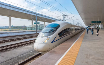 铁路部门将推出老年旅客淡季周中购票优惠服务