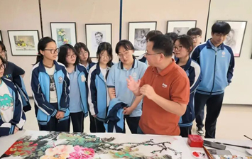 菏泽市“书画展风采·美育铸灵魂”国画传承进校园活动在菏泽国开中学举行