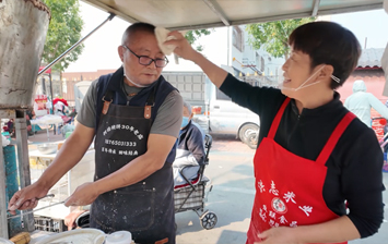 烟火烙饼香 匠心守经年——曹州烧饼铺刘海江夫妻三十二年传承老味道